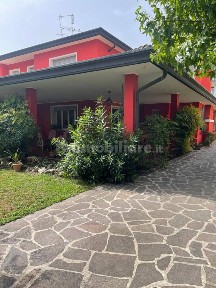 Villa bifamiliare via Giacomo Puccini, Centro, Montegrotto Terme