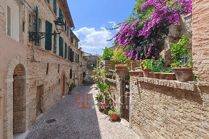 Grottammare, Piazza Peretti, 7