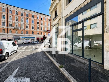 Locale commerciale in Affitto