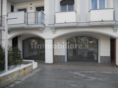Locale commerciale in Affitto