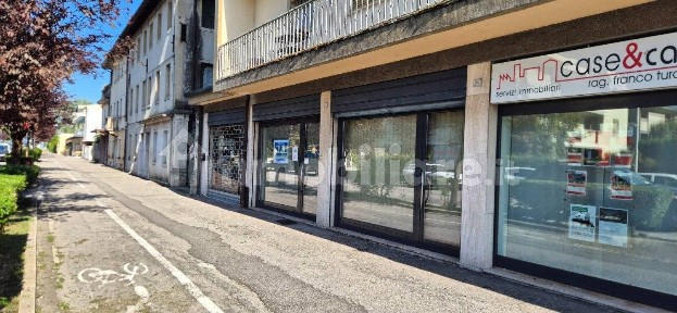 Locale commerciale in Affitto