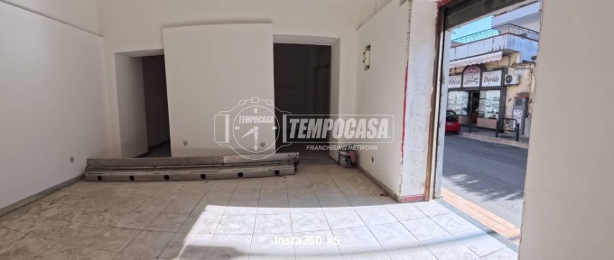 Negozio di abbigliamento con laboratorio in Affitto