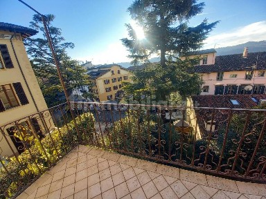 Bilocale via Brunati, Centro, Salò