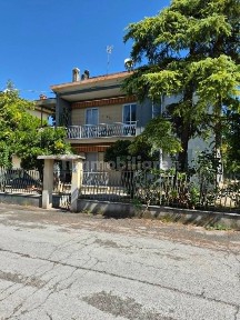 Villa bifamiliare via Maria Teresa Cattani, Centro, Forlimpopoli