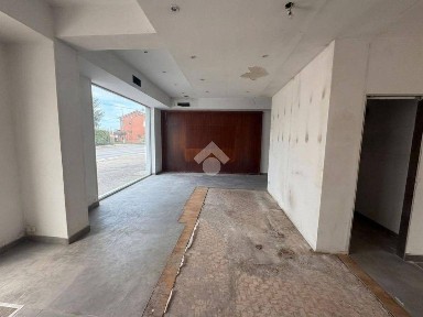 Locale commerciale in Affitto