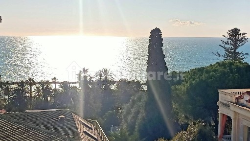 Attico buono stato, 111 m², Corso degli Inglesi, Sanremo