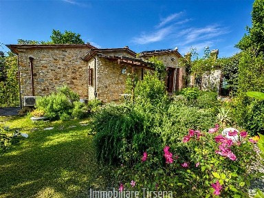 Casale, ottimo stato, 450 m², Fabro