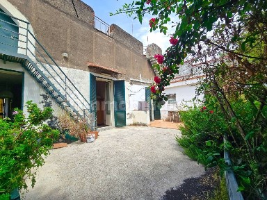 Terratetto unifamiliare via Cozzale 65, Centro Storico, Acireale