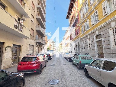 Locale commerciale in Affitto