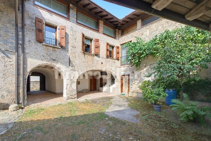 Casale via Castello, Crone, Idro