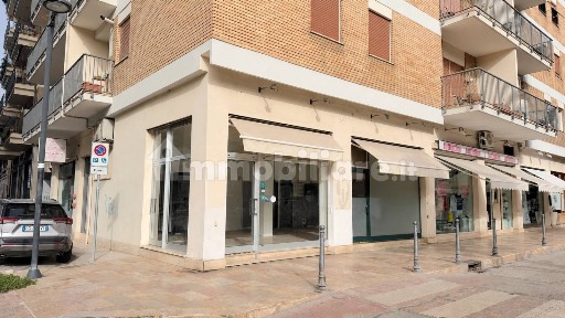 Locale commerciale in Affitto