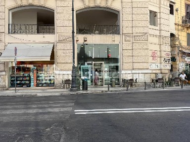 Locale commerciale in Affitto