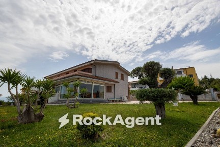 Villa unifamiliare via Canalicchio, 9, Centro, Stalettì