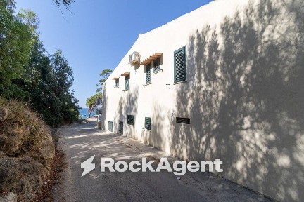 Isola di Capo Rizzuto, Villaggio Praialonga