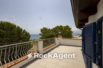 Villa bifamiliare Contrada Botterio, Calalunga Pietragrande, Montauro