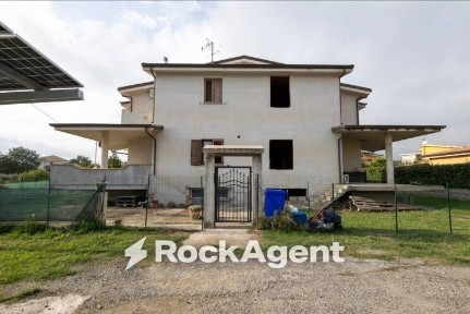 Villa bifamiliare via Roberto Niederer, Centro, Soveria Simeri