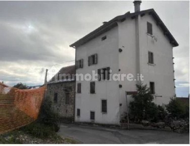 Villa all'asta via Giulio De Felip 3, Alpago