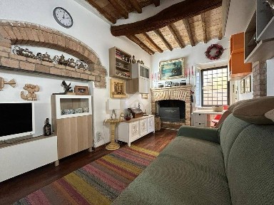 Perugia, Centro Storico, Via Abruzzo, 12