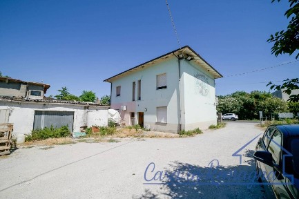 Villa a schiera via Emilia 1430, Budrio, Longiano