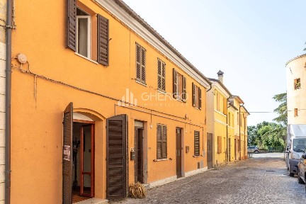 Villa a schiera via Mura Orientali 15, Centro, Santa Maria Nuova
