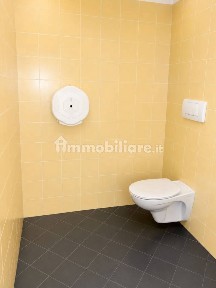 Locale commerciale in Affitto