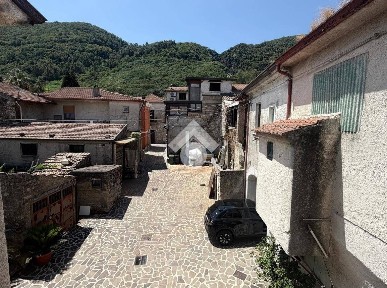 Cervinara, Via Pirozza, 12