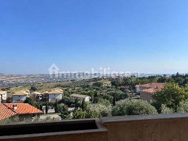 Villa a schiera via Ugo La Malfa 3, Centro, Recanati