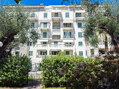 Trilocale ottimo stato, quinto piano, Centro, Bordighera