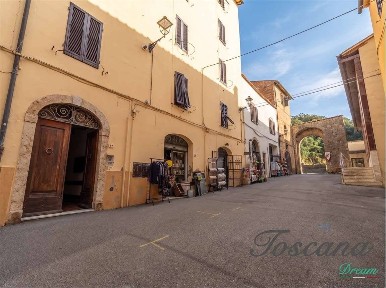 Appartamento buono stato, primo piano, Centro, Massa Marittima