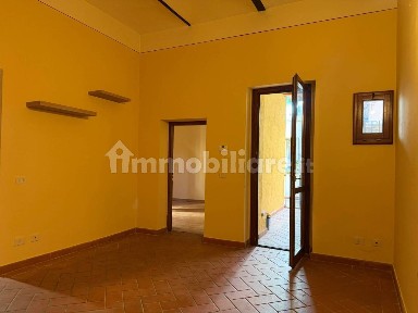 Bilocale piazza Sant'Agostino, Centro Storico - Duomo, Prato