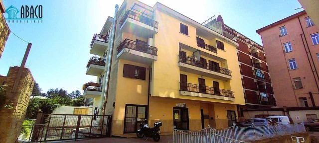 Trilocale via Salvatore Moccia 3, Emanuele II, C. Colombo, Morelli e Silvati, Avellino