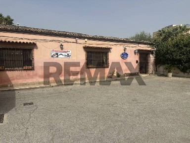 Locale commerciale in Vendita