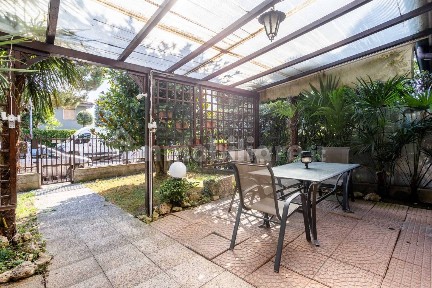 Villa a schiera via Achille Grandi 30, Centro, Biassono