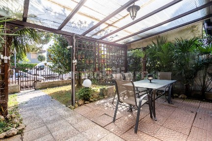 Villa a schiera via Achille Grandi 30, Centro, Biassono