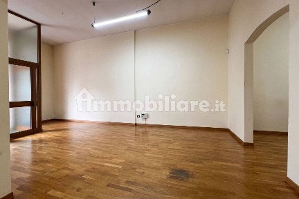 Locale commerciale in Affitto