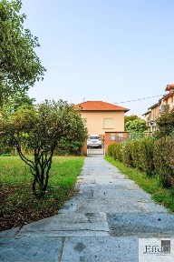 Gavirate, Via 1° Maggio, 1