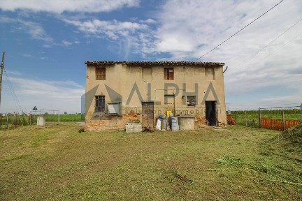 Rustico via Case Vento, Russi