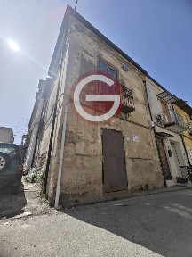 Terratetto unifamiliare 530 m², da ristrutturare, Centro, Taurianova