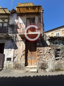 Terratetto unifamiliare 40 m², da ristrutturare, Centro, Taurianova