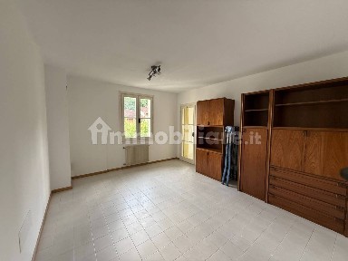 Artegna, Piazzetta Enrica Cragnolini, 5