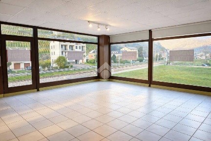 Locale commerciale in Affitto