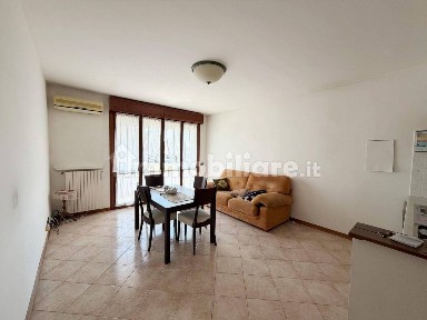 Bilocale largo Luigi Mercantini, Ospedale - Volturno, Parma