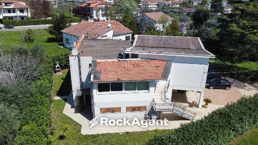 Villa bifamiliare via Indipendenza, 76, Centro, Sant'Egidio alla Vibrata