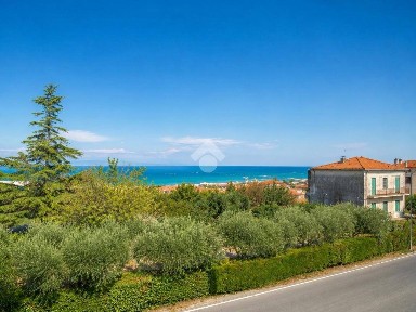 Giulianova, Via Amendola, 77