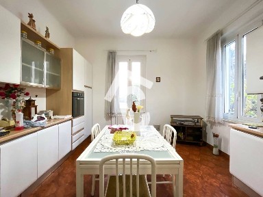 Appartamento buono stato, primo piano, Via Roma - Asse Sud, Jesi