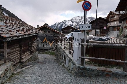 Bilocale frazione magneaz snc, Ayas