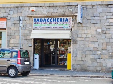 Locale commerciale in Vendita