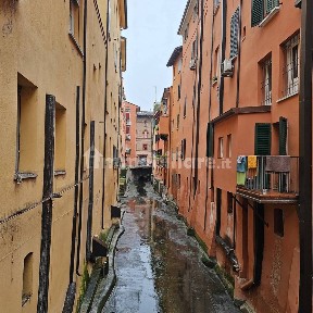 Bilocale via Bertiera 4, Centro Storico, Bologna