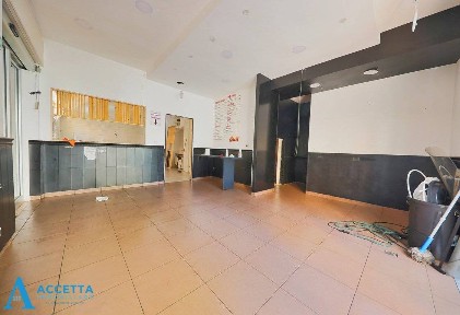 Locale commerciale in Affitto