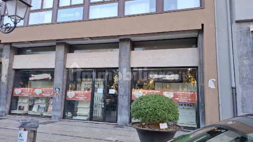 Locale commerciale in Affitto